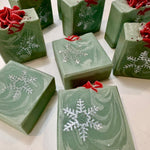 Merry Minis - The Beekeeper's Wife