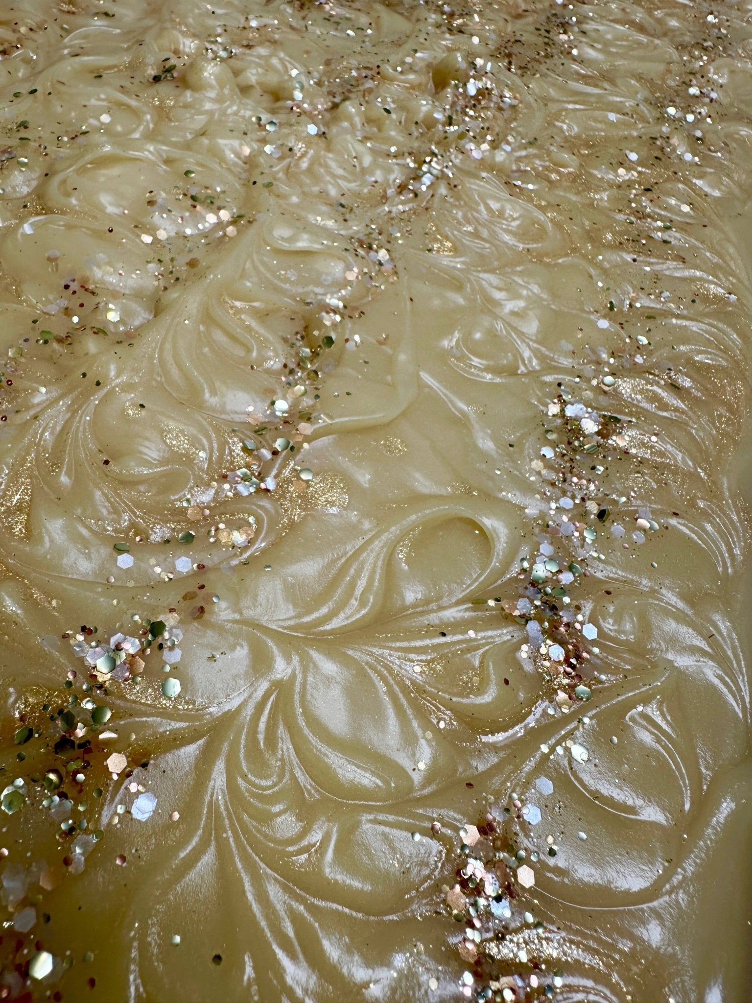 Vanilla Clove Flower and Gold Detail Designer Soap - The Beekeeper's Wife